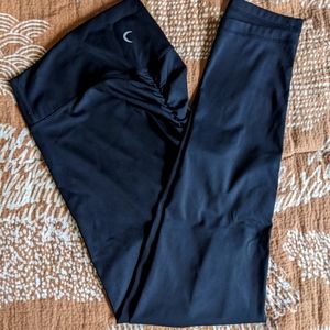 Zyia black scrunchy what leggings